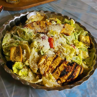 سالاد سزار مرغ گریل